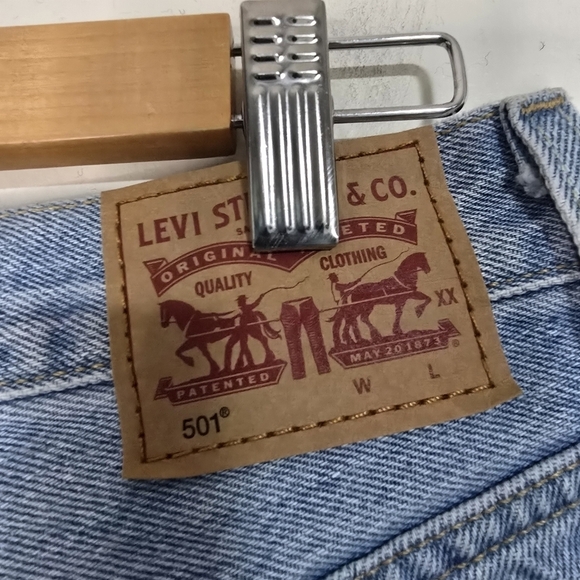 Levis 501 Rigid Blue Jean Shorts Buttonfly Raw Hem Casual Wardrobe staple basic - Picture 7 of 11
